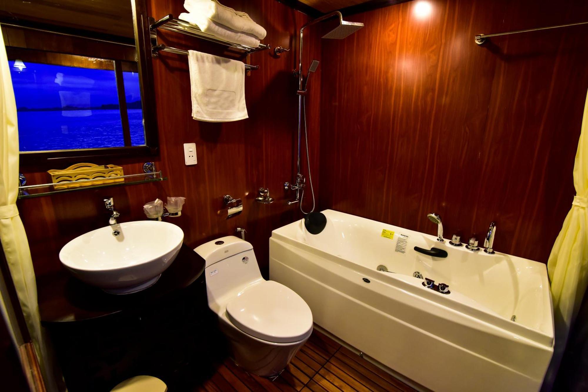 Renea Cruises Halong Hotel Ha Long Eksteriør billede